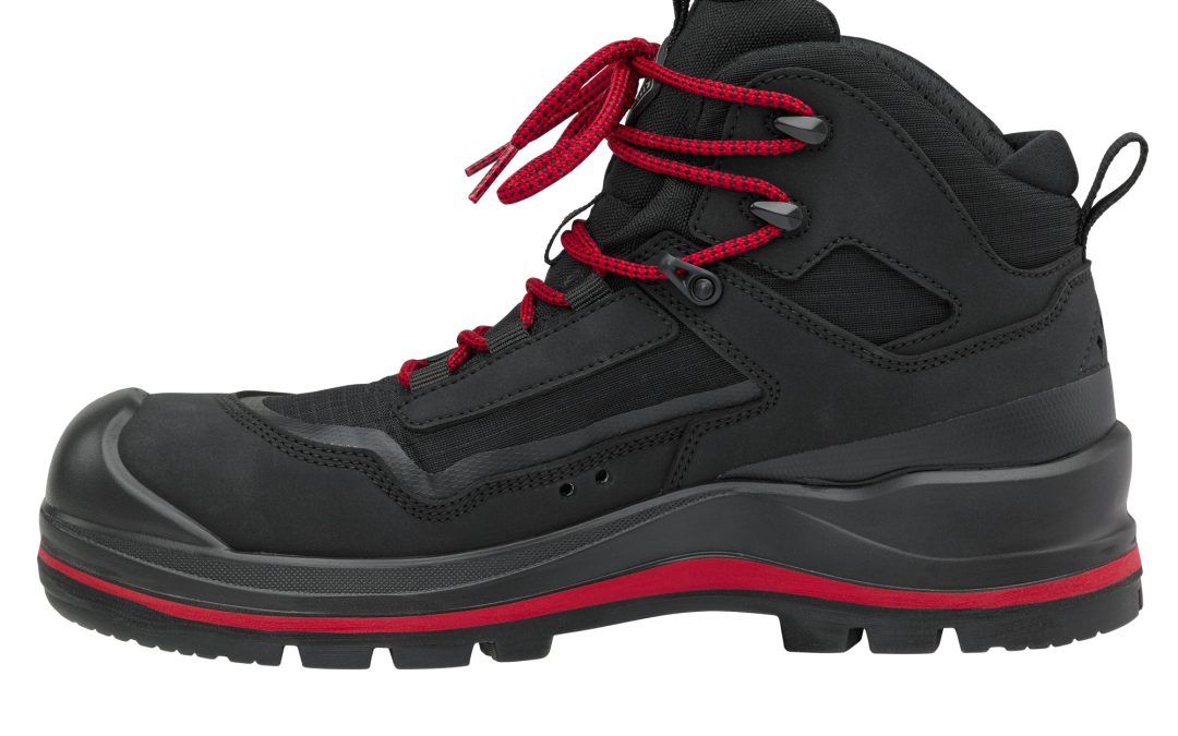 13792_Torrent_boots_black_side